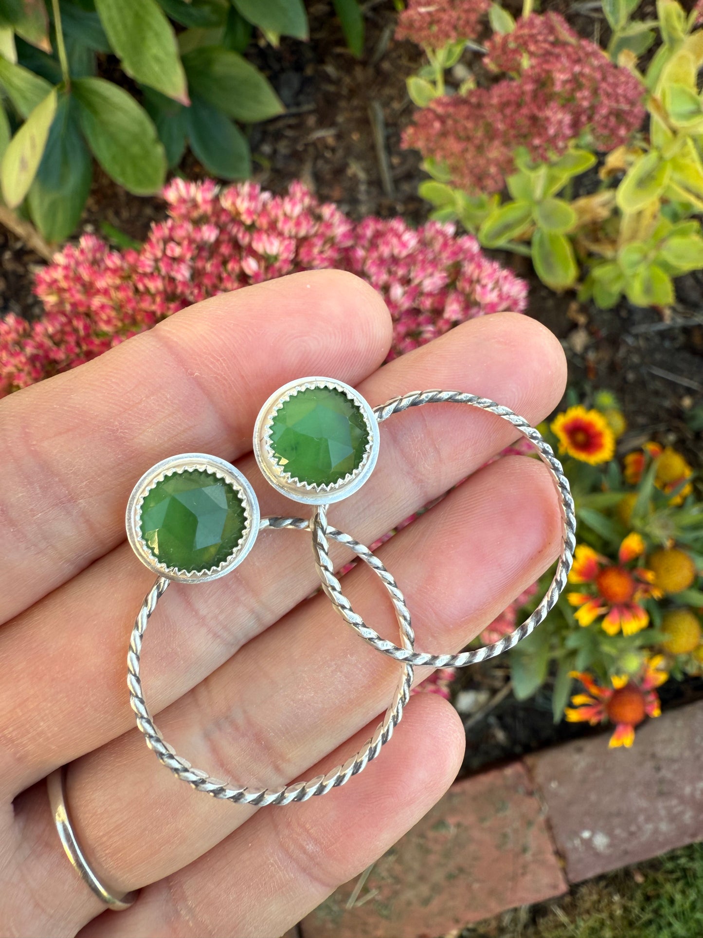 Serpentine hoops